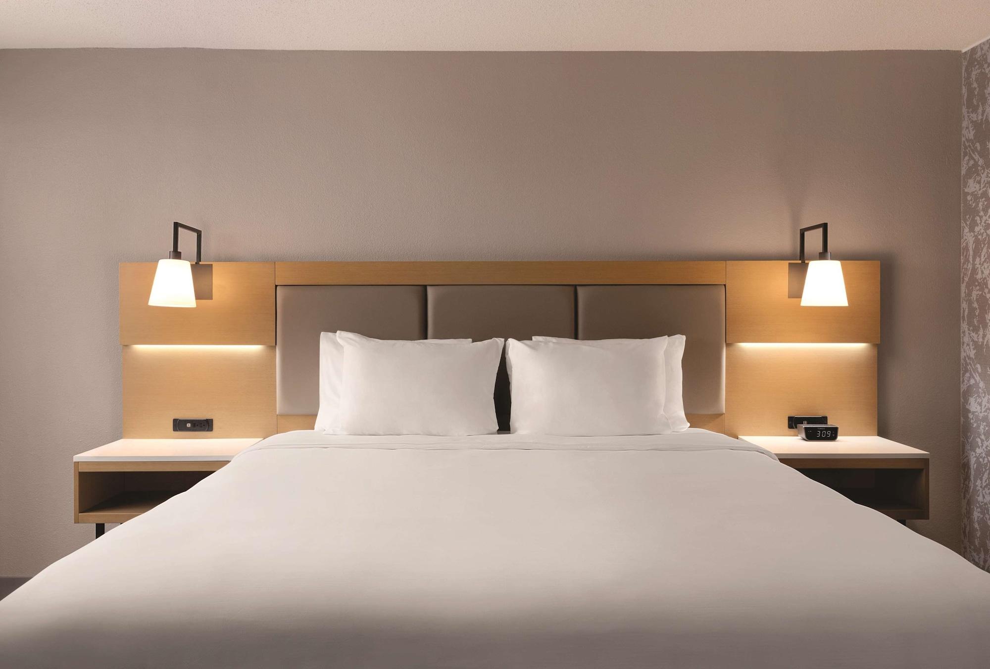 Holiday Inn Philadelphia Arpt-Stadium Area By Ihg Exterior photo